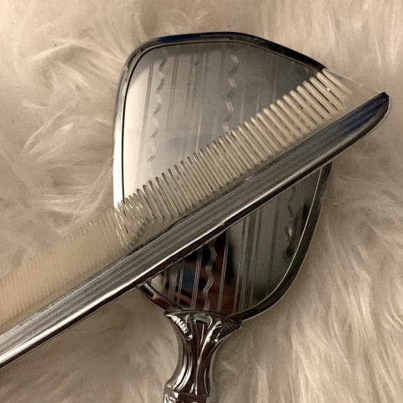 Vintage Antique Brush and Comb Vanity Set - Picture 3 of 6